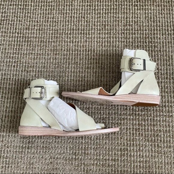 Free People Vale Boot Leather Asymmetrical Toe Loop Ankle Strap Sandals in Mint - Picture 3 of 6